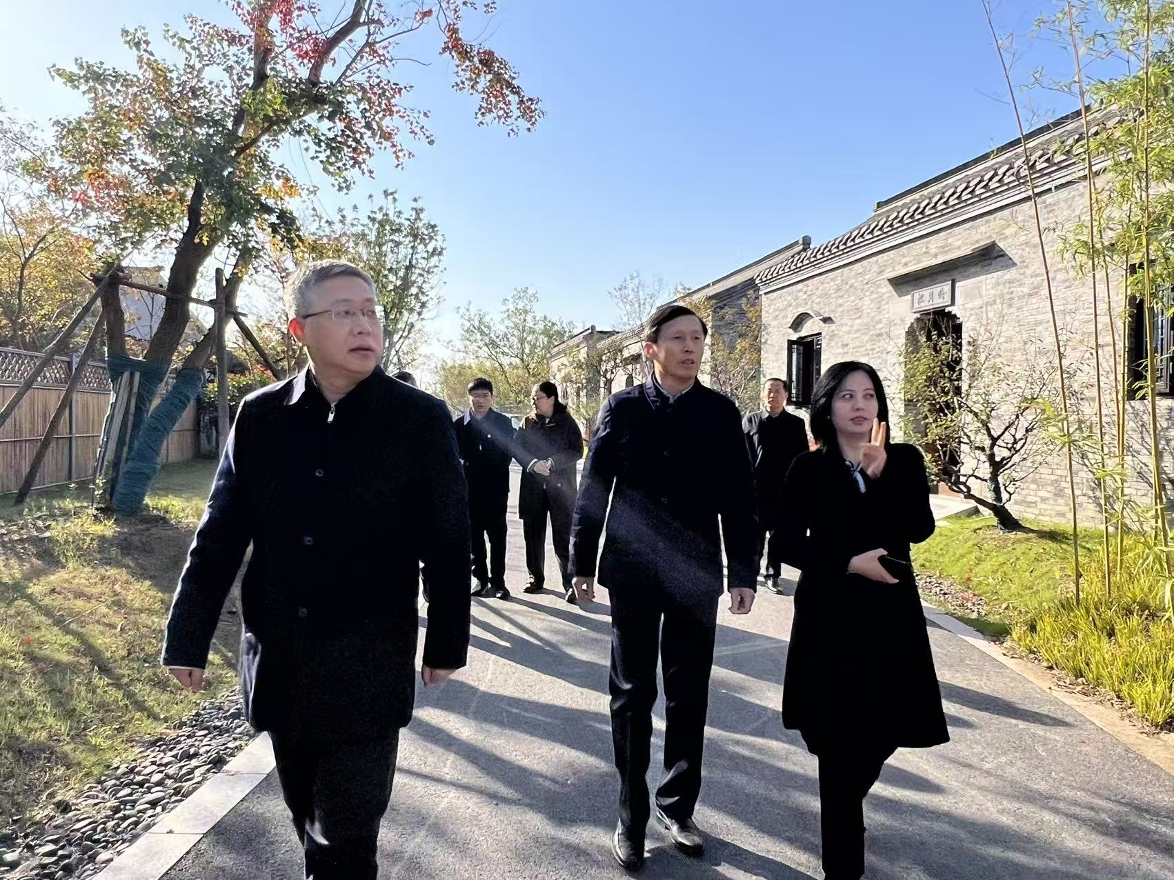 1763515156249611.jpg ff5a04eba6d370ed5ef1d6ad4a0f2025.jpg